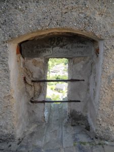 Die Außenmauer des Bergfrieds zeigte in den 1980er Jahren besonders an der Wetterseite starke Auswaschungen und Abbröckelungen. Ab 1984 begann die Sanierung des Mauerwerks.
