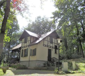 Das Haus "Waldlust" wurde um 1912 errichtet und war das Wohnhaus des ältesten Sohnes Wolfgang Ostwald (1883-1943).