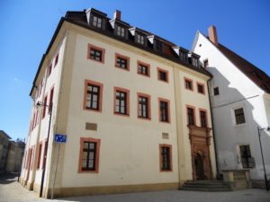 Die Stadtschule wurde 1553 als Knabenschule erbaut.