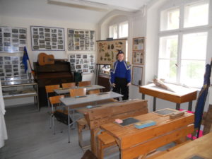 Klassenzimmer einer Schule im 20. Jahrhundert